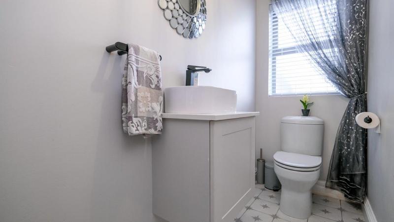 4 Bedroom Property for Sale in Blue Mountain Village Western Cape